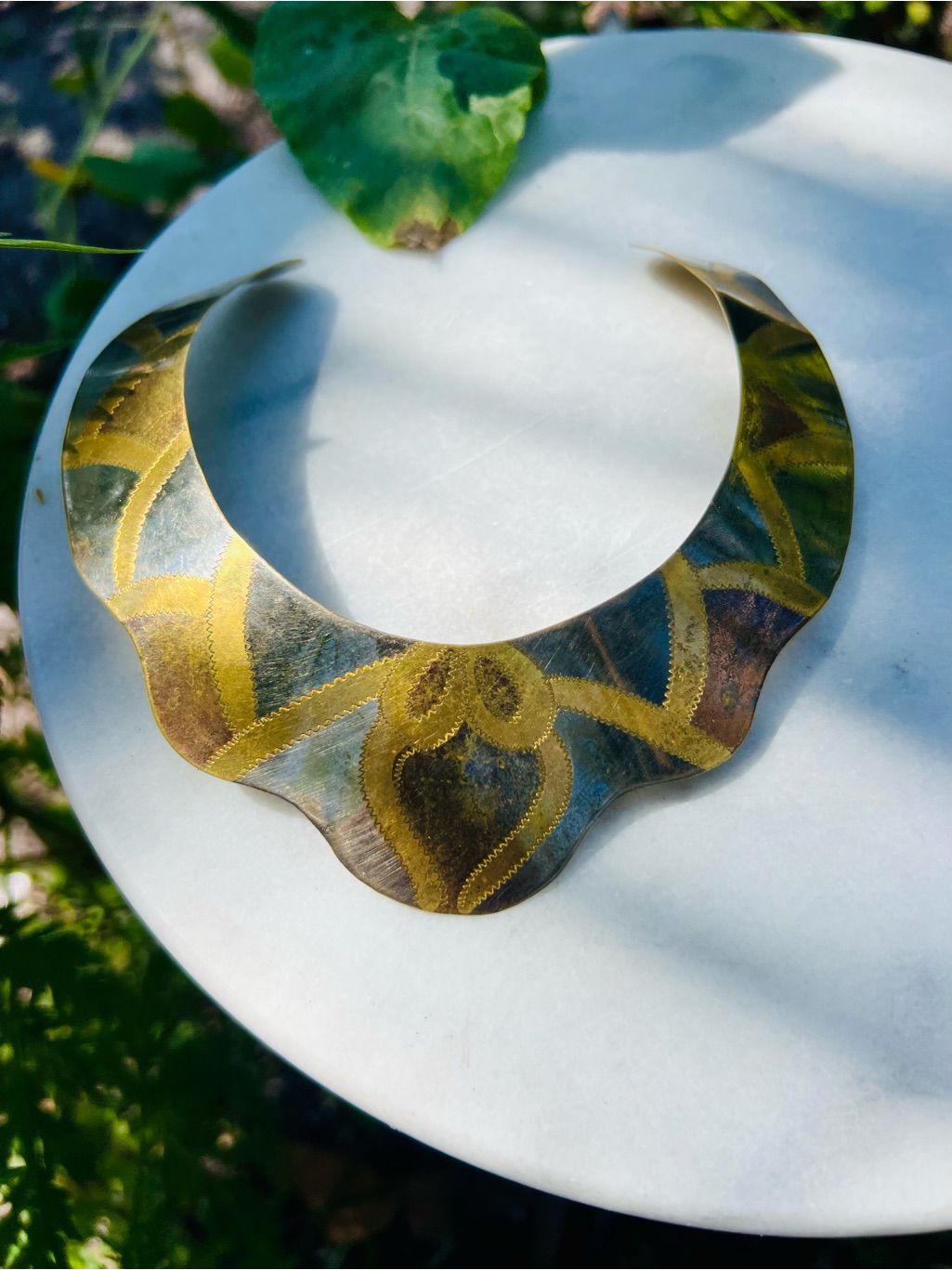 Super Cool Vintage Tri-Tonal Metal Scalloped Choker Necklace
